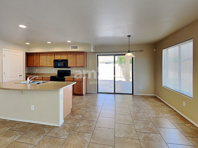 Foto del edificio - 25768 W Ashley Dr