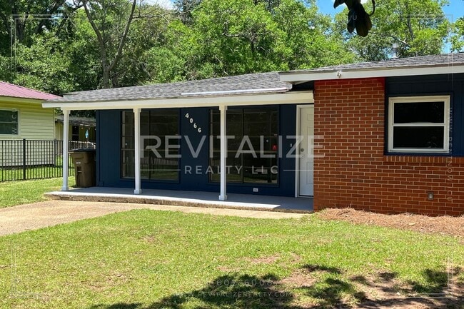 Building Photo - Completely Remodeled 3 Bedroom/2 Bathroom ...