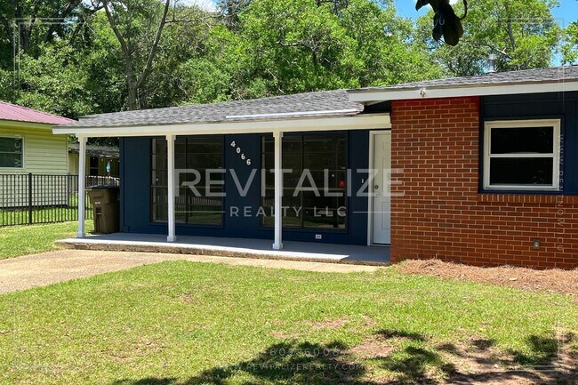 Foto del edificio - Completely Remodeled 3 Bedroom/2 Bathroom ...