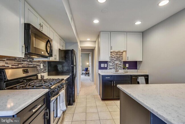 Building Photo - 2044 Royal Fern Ct