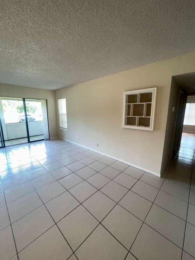 Foto del edificio - 721 Sunny Pine Way