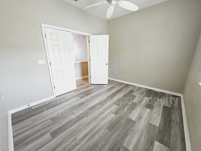 Building Photo - 1065 Viewpoint Way