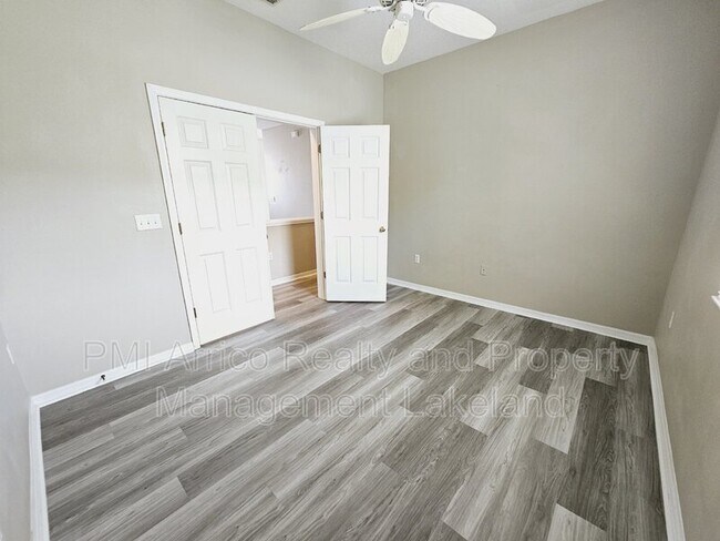 Foto del edificio - 1065 Viewpoint Way
