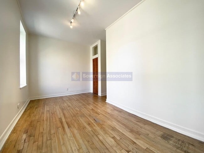 Building Photo - 3135 Broadway