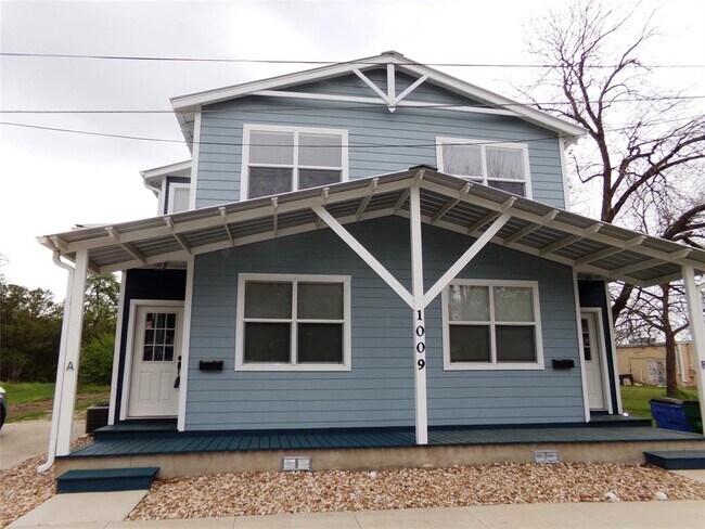 Building Photo - 1009 Emile St