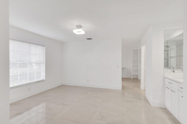 Building Photo - 350 Eagleton Golf Dr