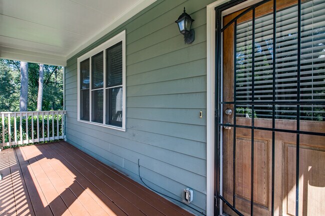 Building Photo - 941 Capitol View Ave NW