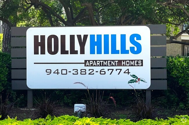 Hollyhills Apartments Denton TX - Exterior - Sign - Hollyhills Apartments