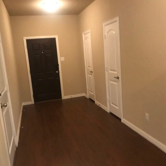 Building Photo - 2844 Mesquite Rd