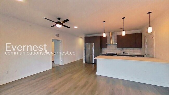 Foto del edificio - 2220 Webberville Rd