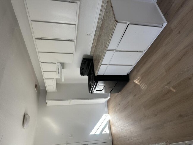 Building Photo - 422 E 46th St