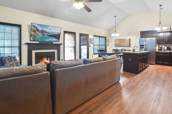 Building Photo - Pet Friendly Four Bedroom!
