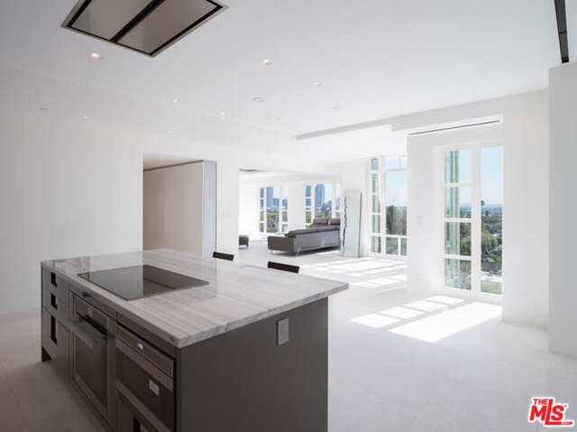 Building Photo - 10580 Wilshire Blvd