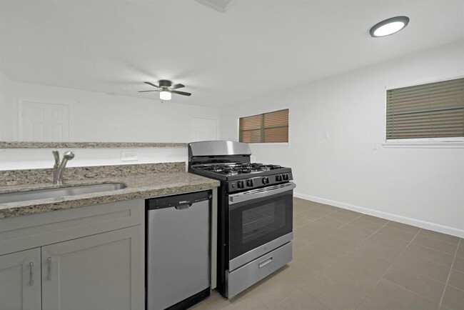 Foto del edificio - 5102 Academy St