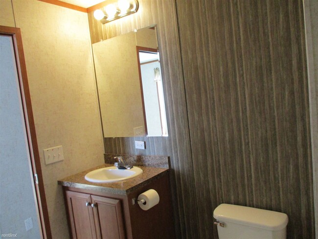Building Photo - 730 Countryside Trailer Ct