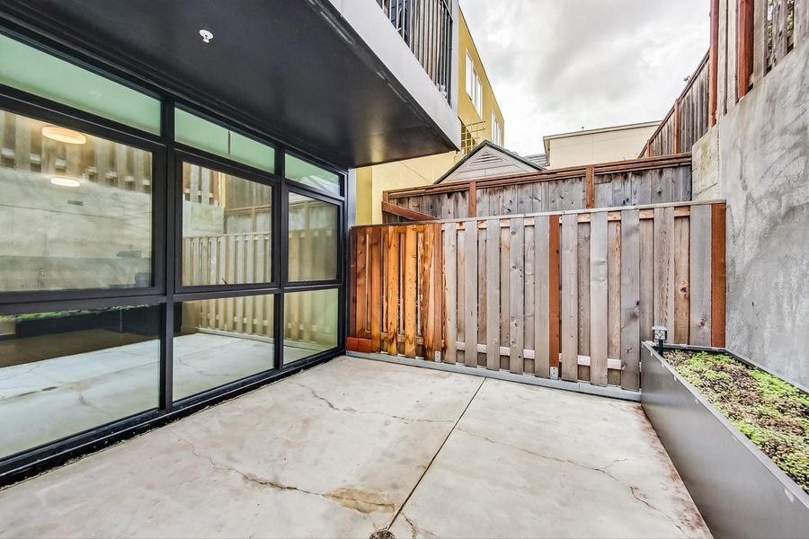 Primary Photo - Luxury apartment on Piedmont with private ...