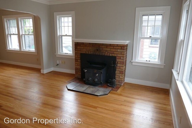 Building Photo - 3 br, 2 bath House - 226 SE 76th Ave
