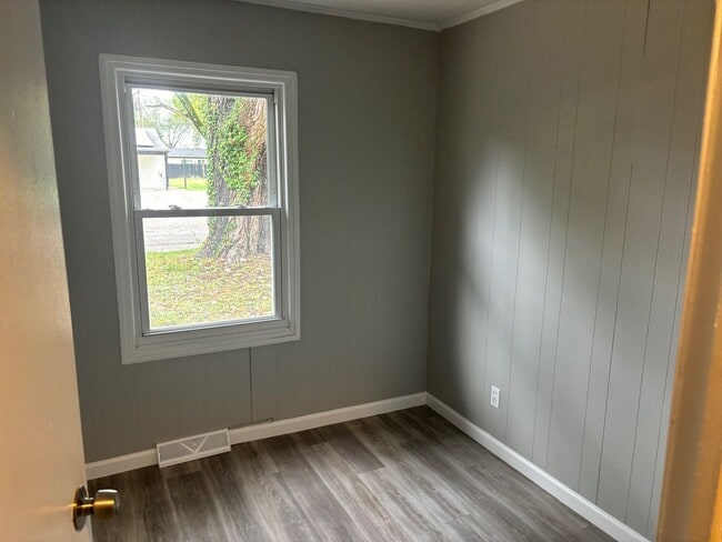 Building Photo - 28 Westwood Dr