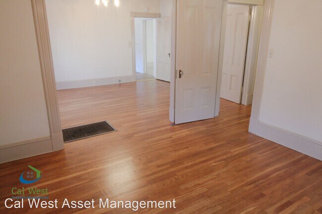 Foto del edificio - 3 br, 1 bath House - 930 W Taylor St