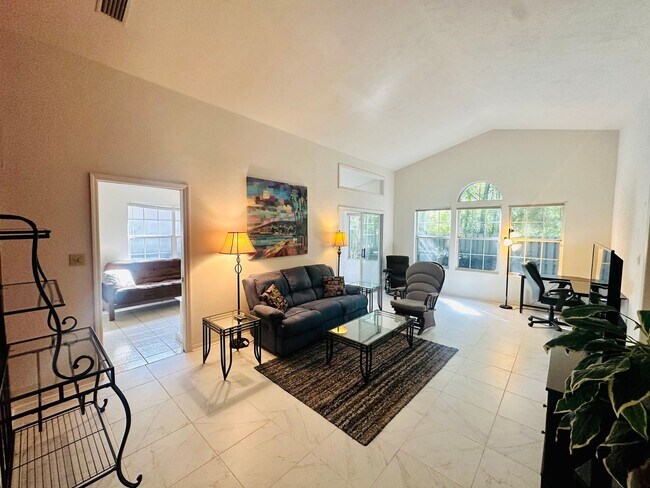 Building Photo - Charming 2 bedroom, 2 Bathroom Rental in P...