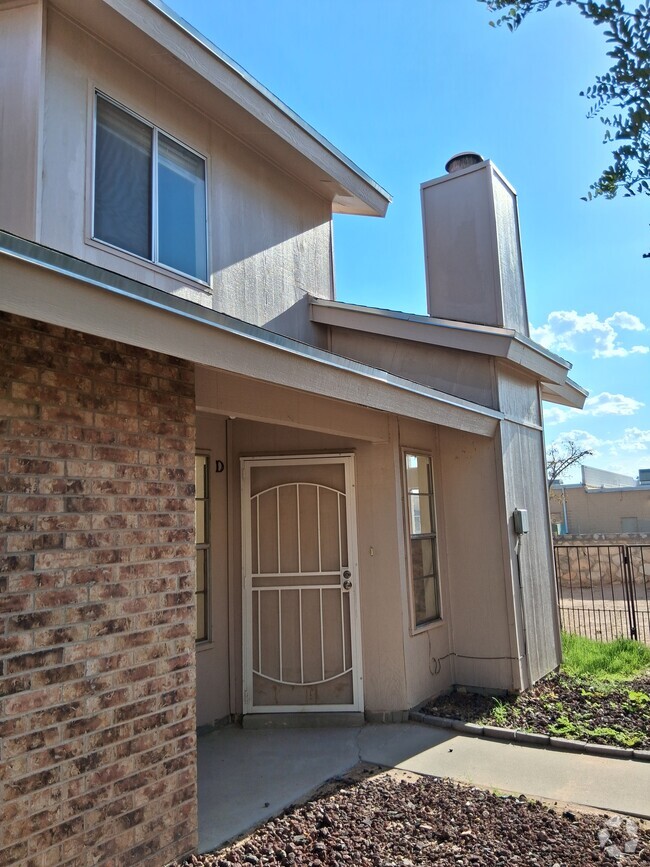 Building Photo - 3119 Voss Dr