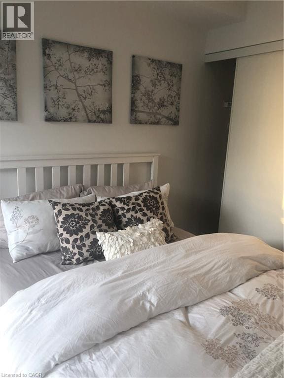 Photo du bâtiment - 5260 Dundas St