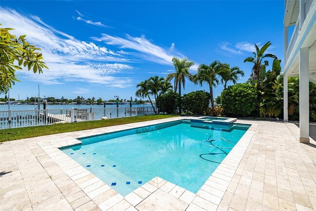 Building Photo - 821 Bay Point Dr