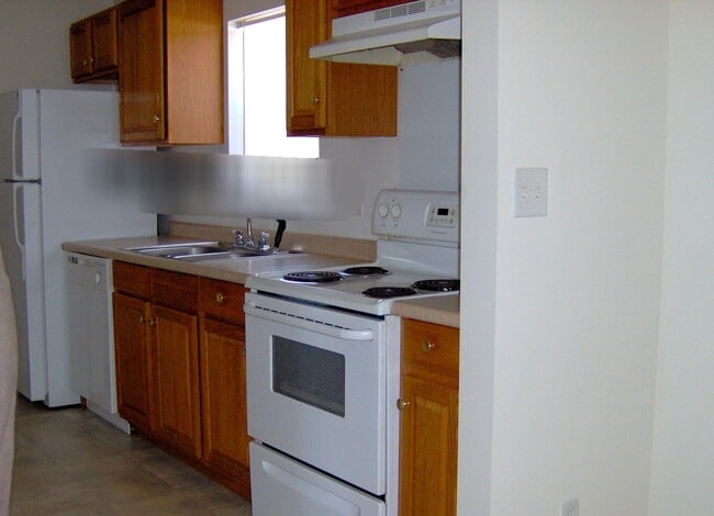 Building Photo - 346 Railroad Ave