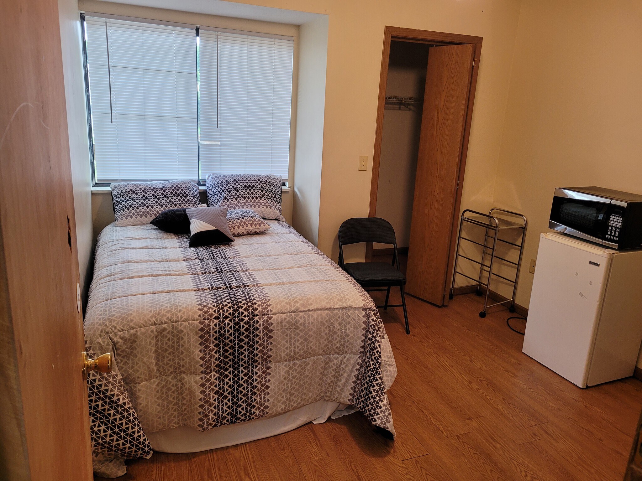 687 Carroll St Akron, OH 44304 – photo 3