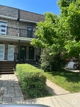 Building Photo - 4570 Av Royal