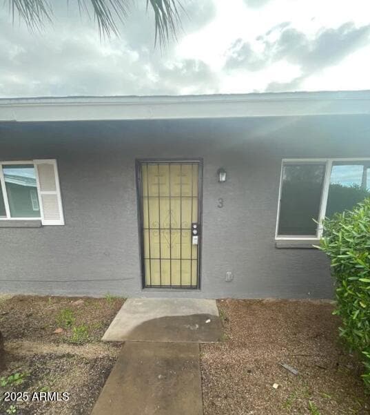 Building Photo - 2202 W Devonshire Ave