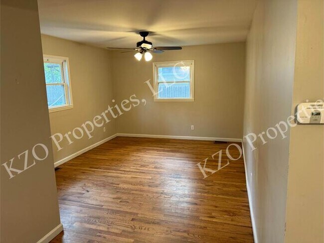 Foto del edificio - 3 bed 1 bath in Oakwood!