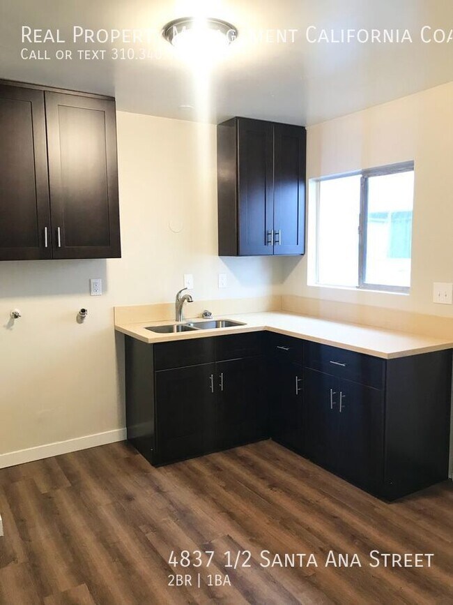 Building Photo - Available Now !!!  Newly Remodeled 2 Bedro...