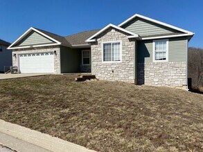 Building Photo - 133 Creek View Dr