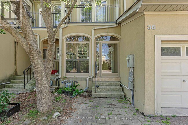 Building Photo - 38 Romance Dr