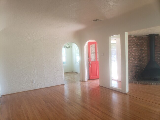 From Livingroom looking back to front door - 11511 Kittridge St