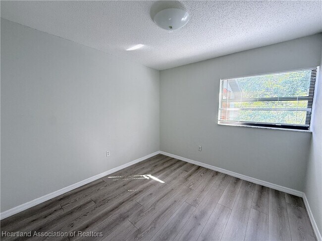 Building Photo - 451 Las Palmas Cir