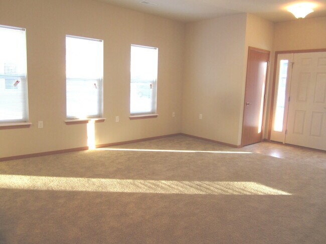 Foto del edificio - 2780 Blue Aster Blvd