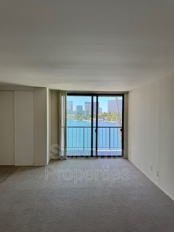 Foto del edificio - 1940 Lakeshore Ave