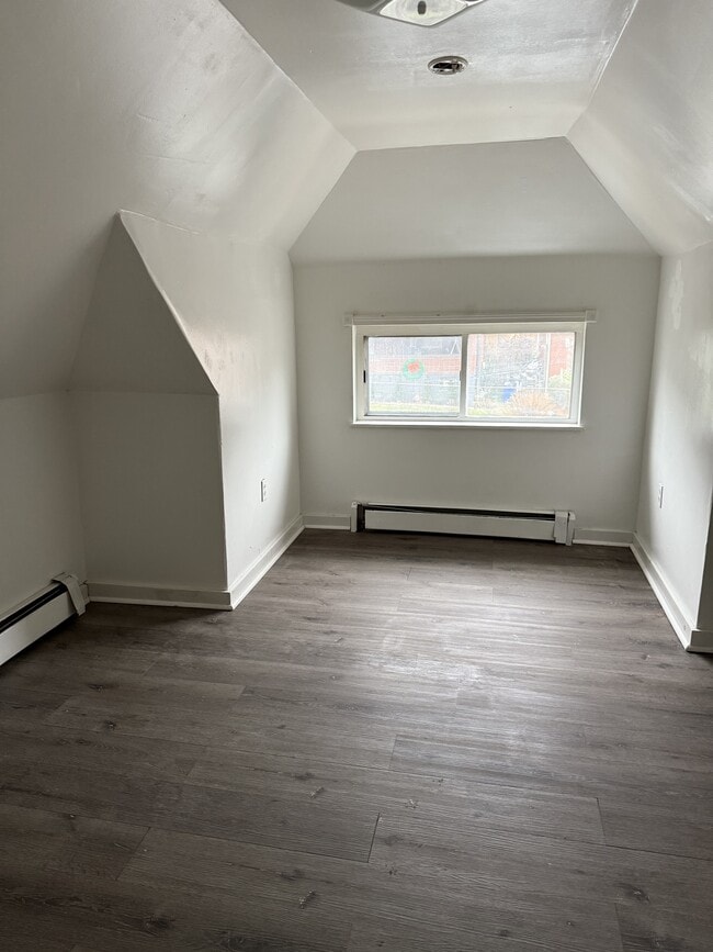 Building Photo - 722 Eureka St