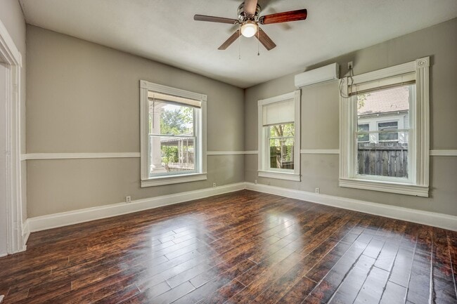Building Photo - Freshly Updated 3 Bedroom Home