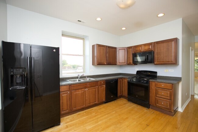 Foto del edificio - 2531 N Kildare Ave