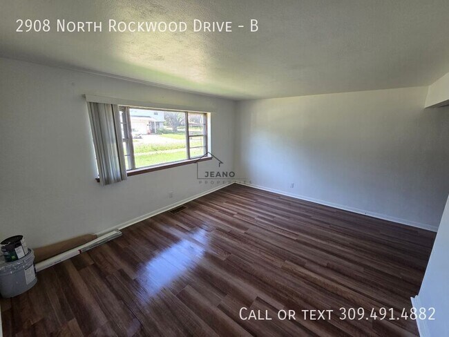 Foto del edificio - 2908 N Rockwood Dr