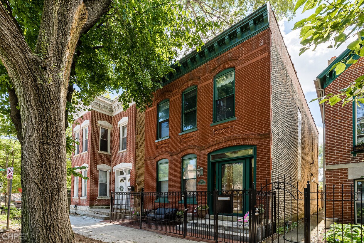 Primary Photo - 1804 N Wilmot Ave