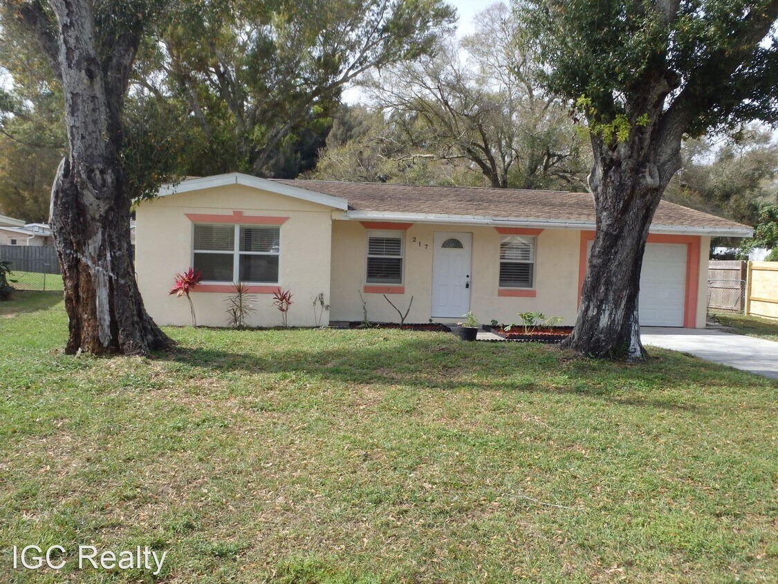 Primary Photo - 3 br, 2 bath House - 217 Ash St