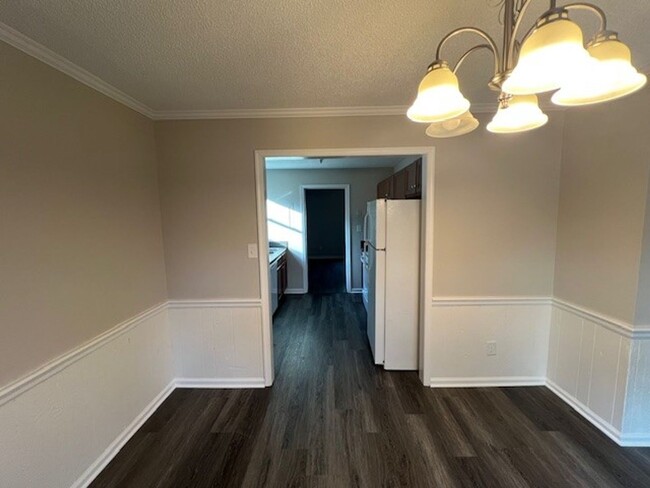 Building Photo - Beautiful Townhome with New LVP Floors and...