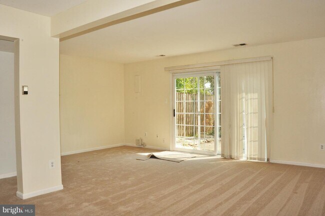 Building Photo - 6533 Yadkin Ct