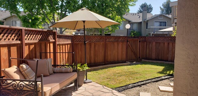 Awesome backyard for a condo - 3735 Crow Canyon Rd
