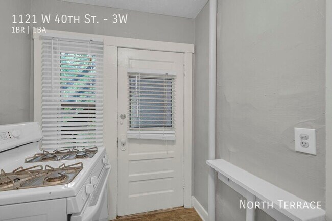 Building Photo - 1121 W 40th St