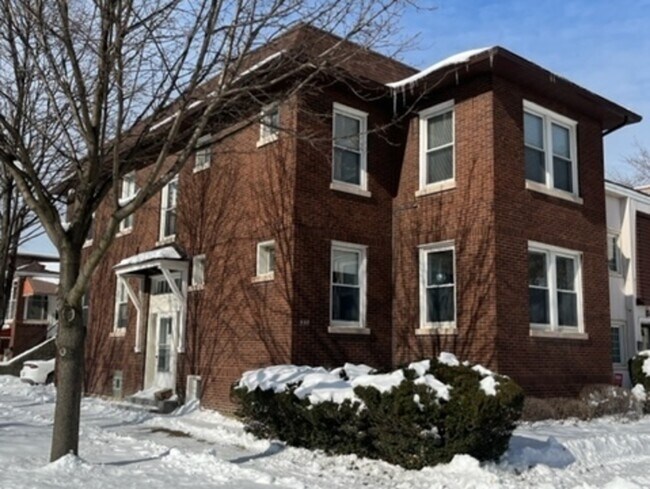Building Photo - 847 Hannah Ave